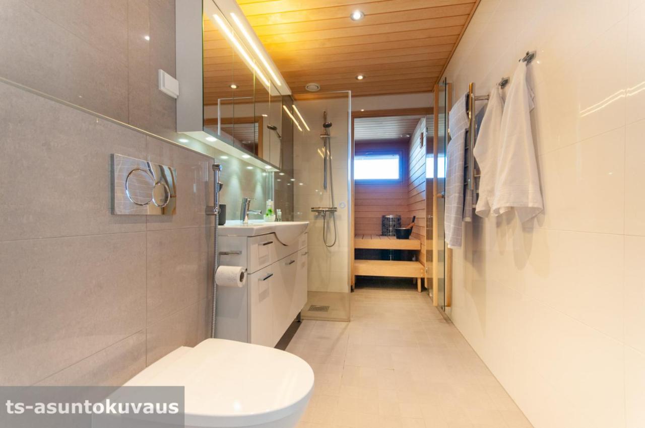 The View In With Private Balcony, Sauna, Car Park Huoneisto *
