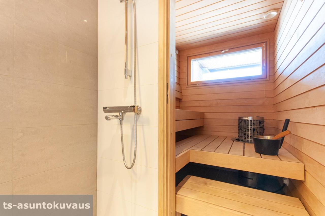 The View In With Private Balcony, Sauna, Car Park Huoneisto *