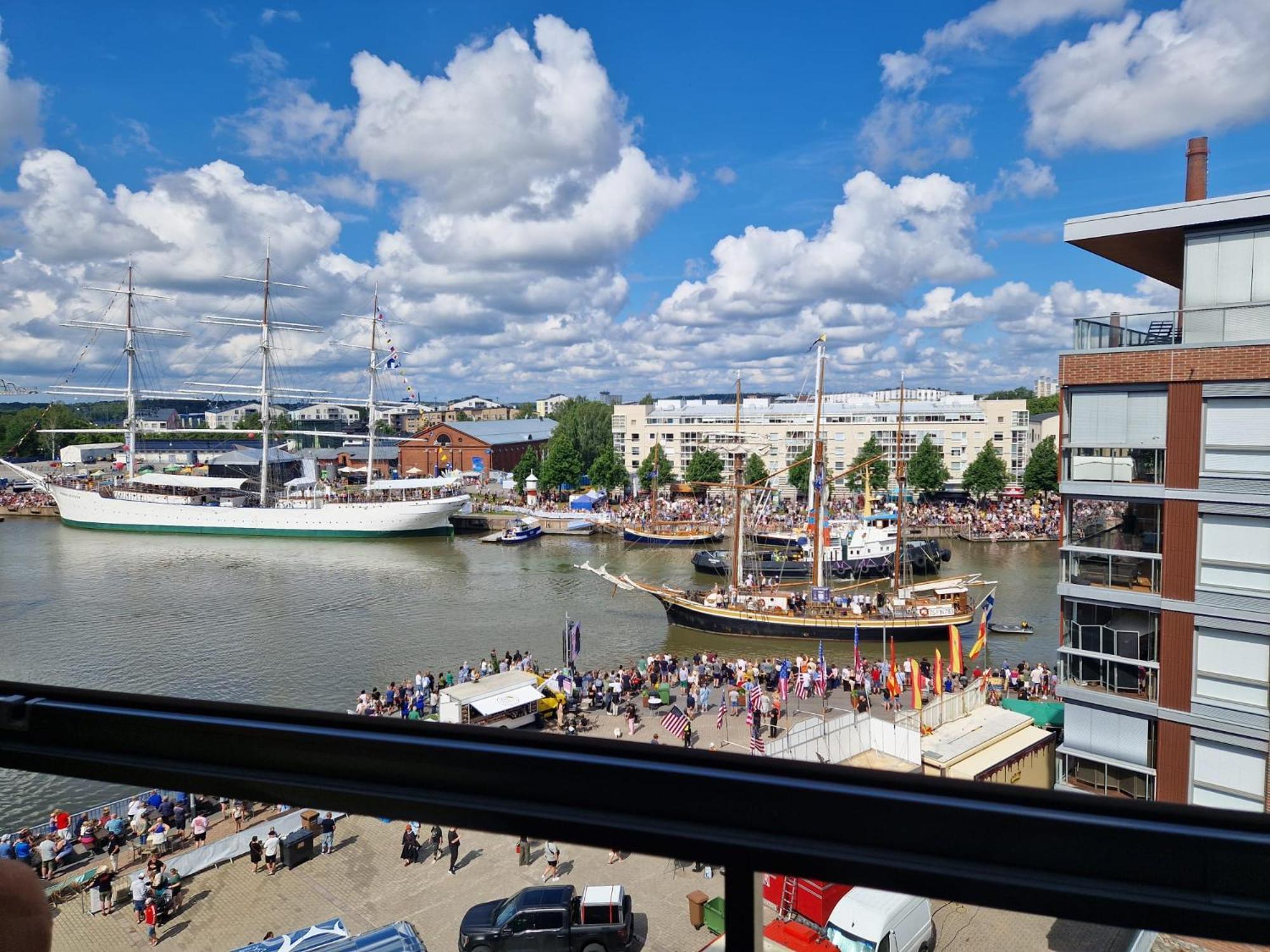 The View In With Private Balcony, Sauna, Car Park Huoneisto *